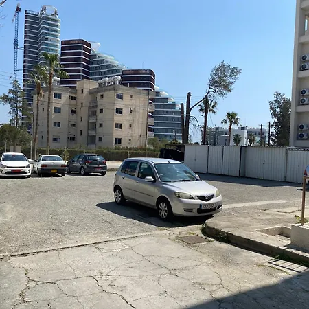 1 Bedroom Flat 200m From The In Germasogia Tourist Area Apartament