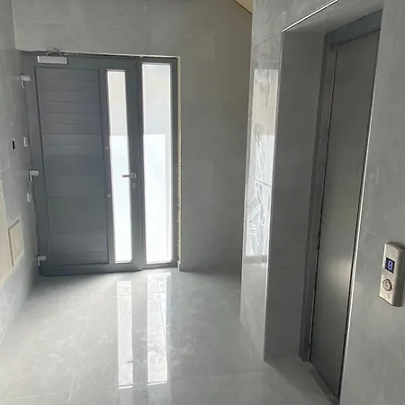 1 Bedroom Flat 200m From The In Germasogia Tourist Area Daire Limasol