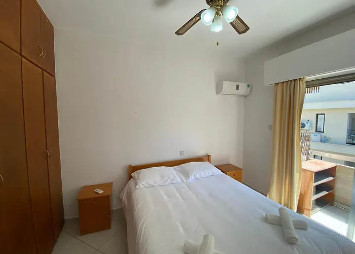 1 Bedroom Flat 200m From The In Germasogia Tourist Area 公寓