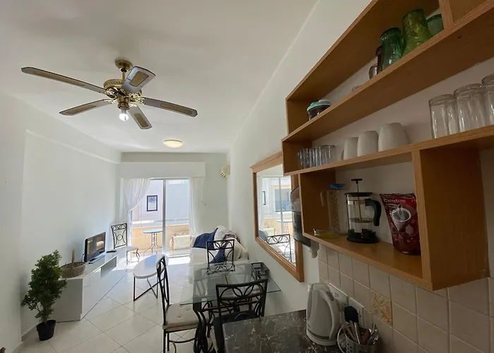 아파트 1 Bedroom Flat 200m From The In Germasogia Tourist Area *