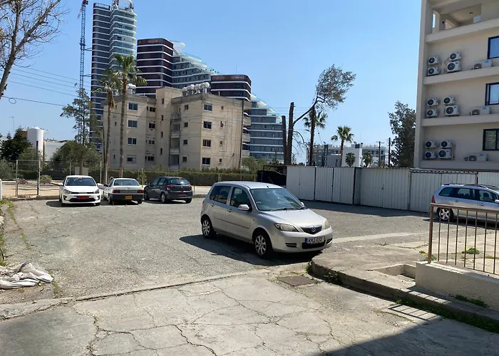 1 Bedroom Flat 200m From The In Germasogia Tourist Area 아파트