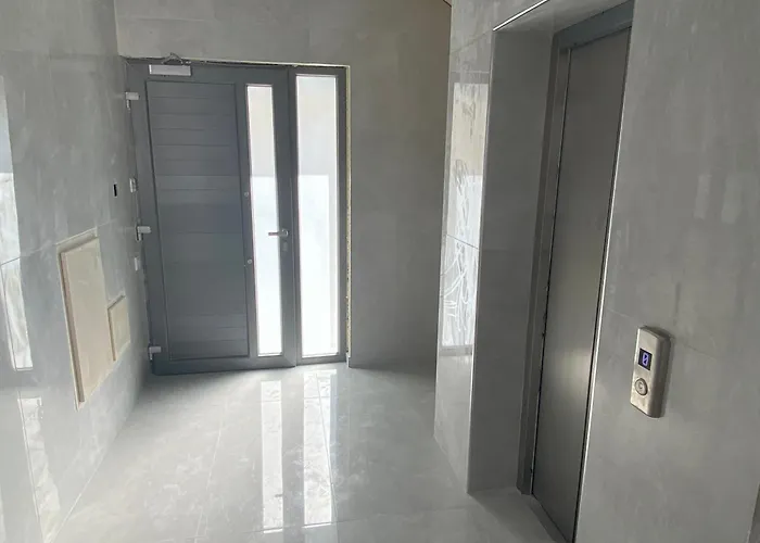 1 Bedroom Flat 200m From The In Germasogia Tourist Area 아파트 레메소스